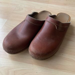 Perfect Olaf’s daughters vintage clogs